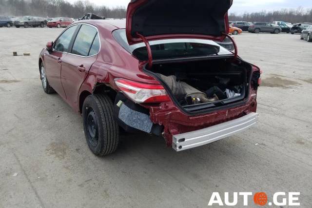 Toyota Camry 2020 — photo 2