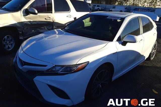 Toyota Camry 2020 — photo 2