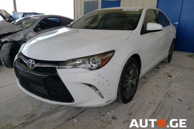 Toyota Camry 2016 — photo 2