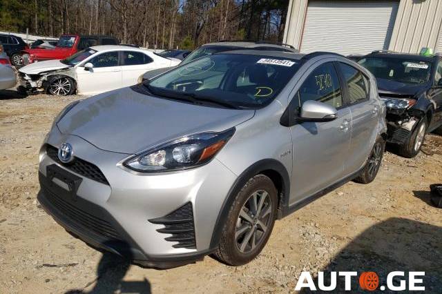 Toyota Prius C 2018 — photo 2