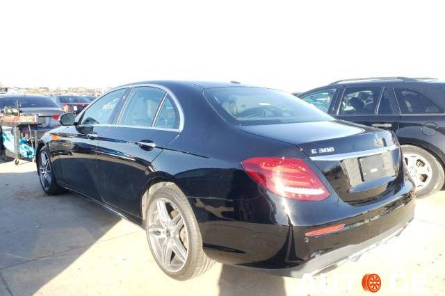 Mercedes-Benz E-300C 2017 — photo 2