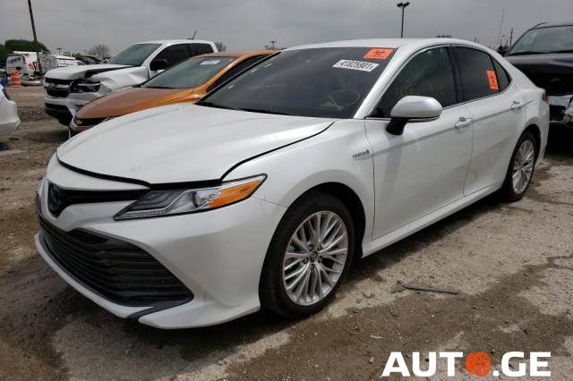 Toyota Camry 2019 — photo 2