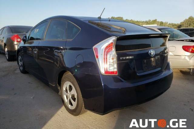 Toyota Prius 2013 — photo 2