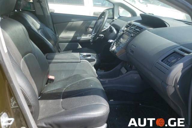 Toyota Prius 2013 — photo 2