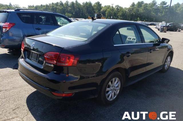 Volkswagen Jetta 2013 — photo 2
