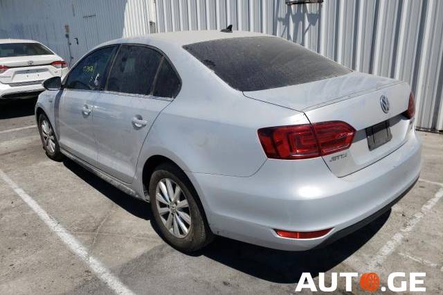 Volkswagen Jetta 2013 — photo 2