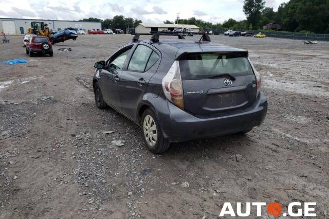 Toyota Prius C 2012 — photo 2