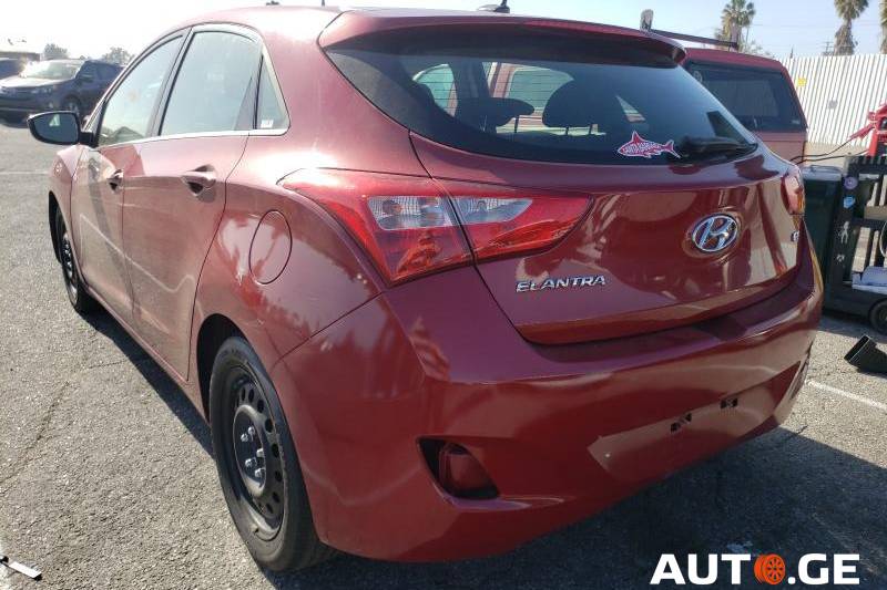 Hyundai Elantra 2016 — photo 2