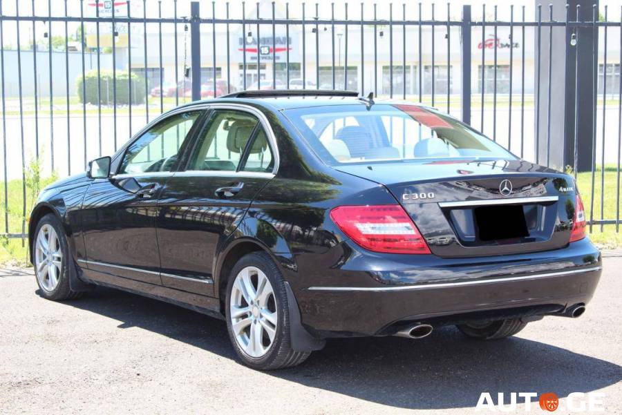 Mercedes-Benz C-300-Merc 2014 — photo 2