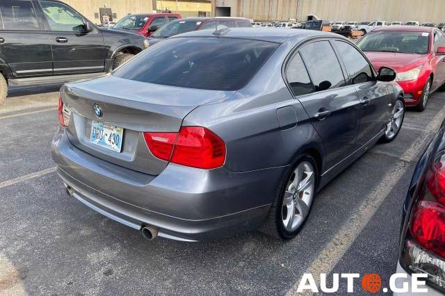 BMW 335 2011 — photo 2