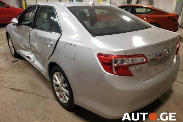 Toyota Camry 2012 — photo 2