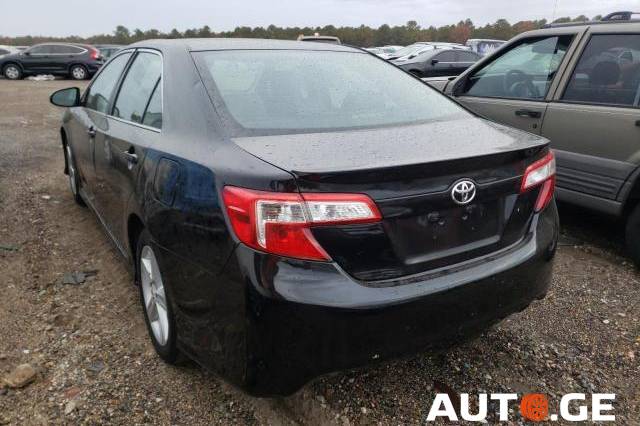 Toyota Camry 2012 — photo 2