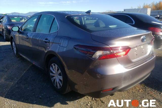 Toyota Camry 2021 — photo 2
