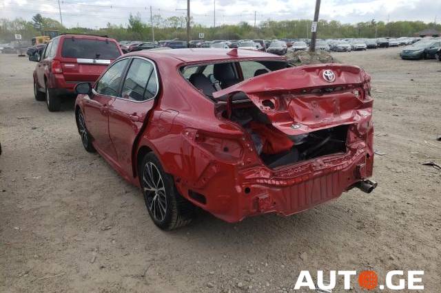 Toyota Camry 2019 — photo 2