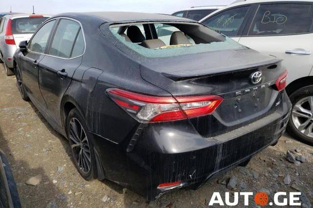 Toyota Camry 2018 — photo 2