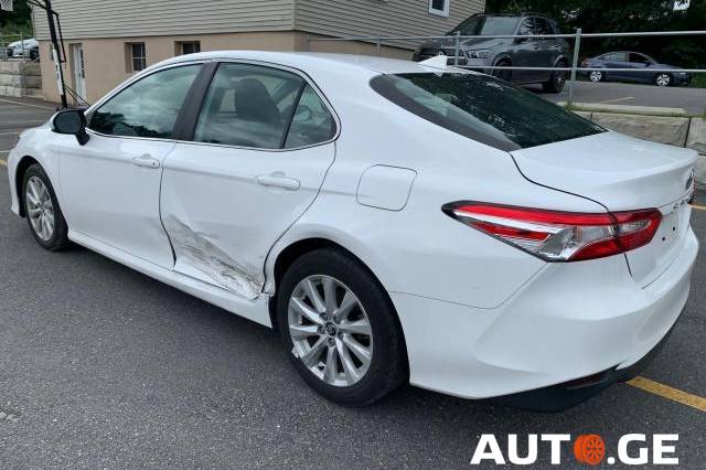 Toyota Camry 2019 — photo 2