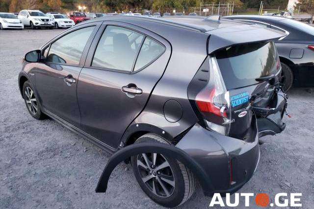 Toyota Prius 2018 — photo 2