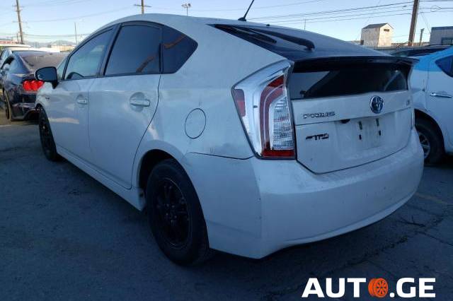 Toyota Prius 2013 — photo 2
