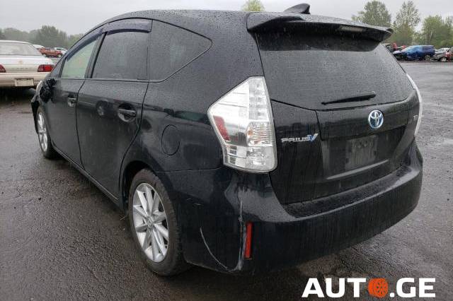 Toyota Prius V 2012 — photo 2