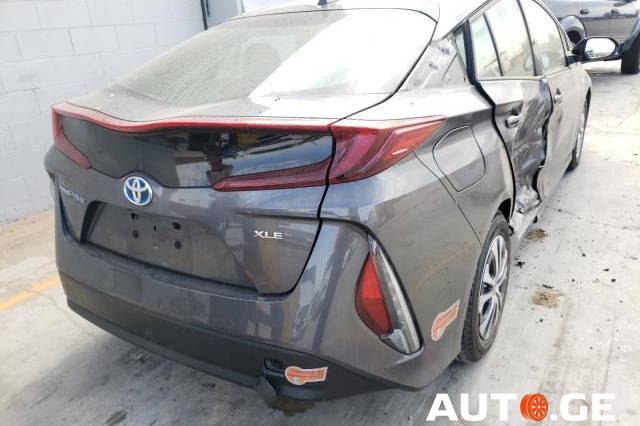 Toyota Prius 2020 — photo 2