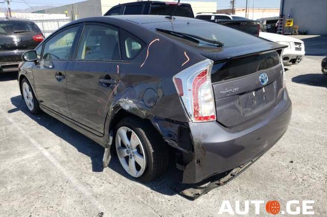 Toyota Prius 2012 — photo 2