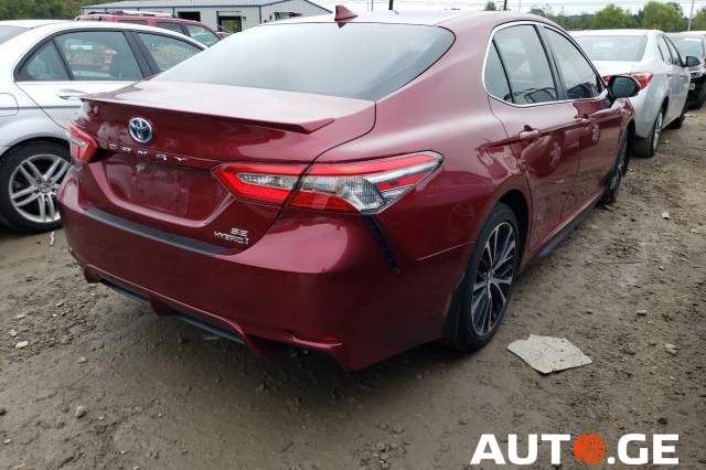 Toyota Camry 2018 — photo 2
