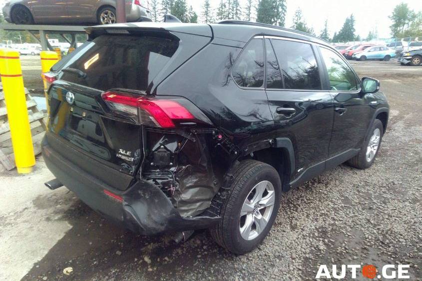 Toyota RAV4 2019 — photo 2