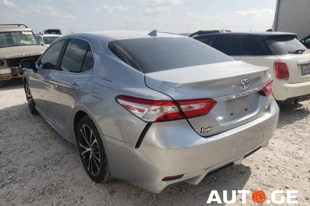 Toyota Camry 2020 — photo 2