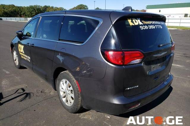 Chrysler Pacifica 2017 — photo 2