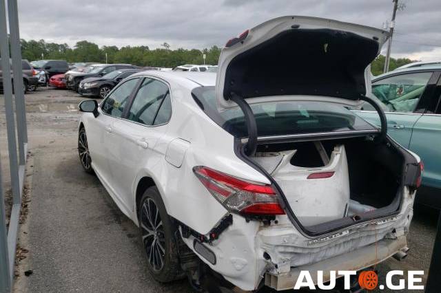 Toyota Camry 2019 — photo 2