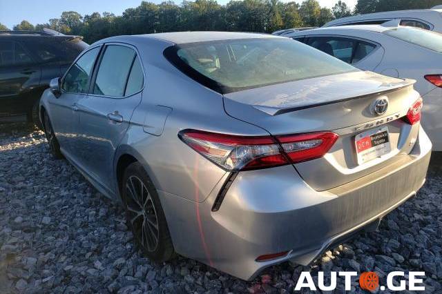 Toyota Camry 2018 — photo 2