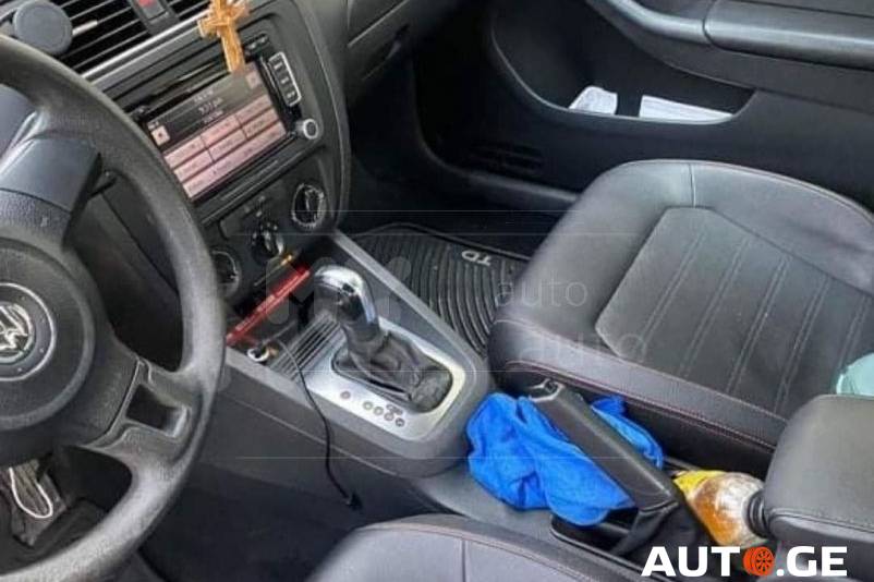Volkswagen Jetta 2014 — photo 2