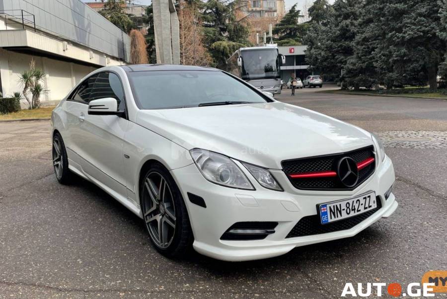Mercedes-Benz E-550C 2011 — photo 2