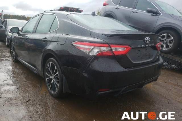 Toyota Camry 2019 — photo 2
