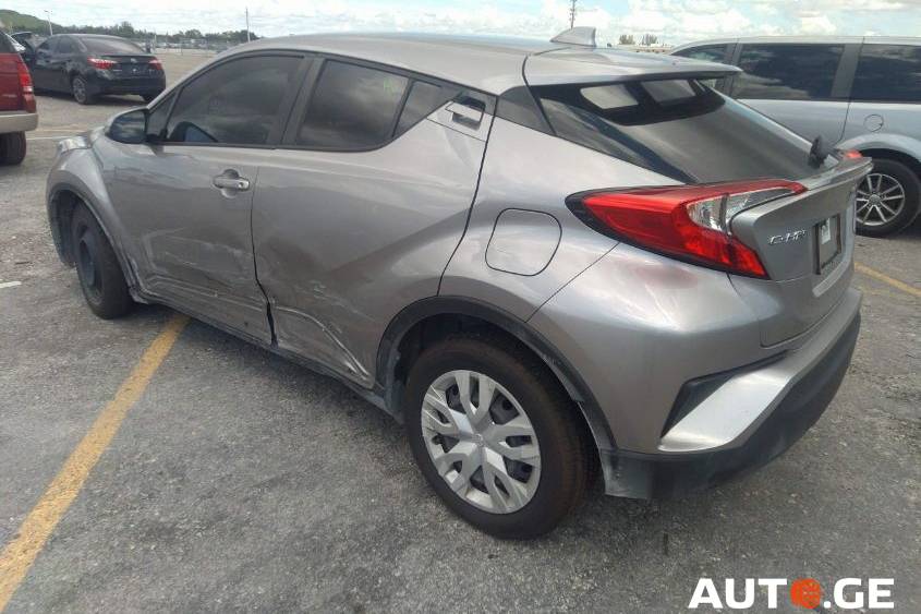 Toyota C-HR 2019 — photo 2