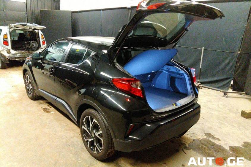 Toyota Chr 2021 — photo 2