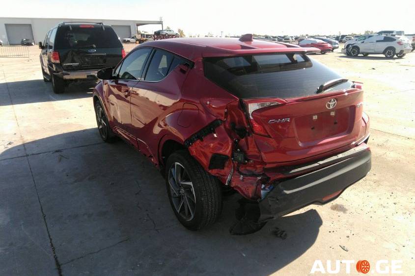 Toyota C-HR 2021 — photo 2