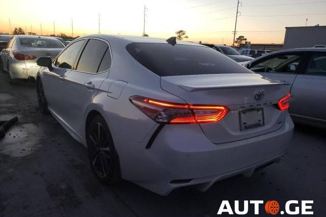 Toyota Camry 2019 — photo 2