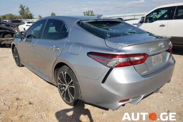 Toyota Camry 2019 — photo 2