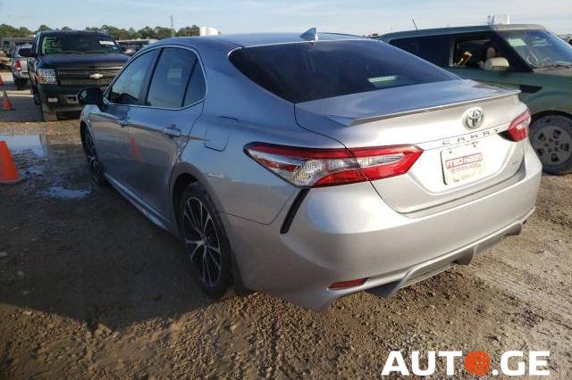 Toyota Camry 2019 — photo 2