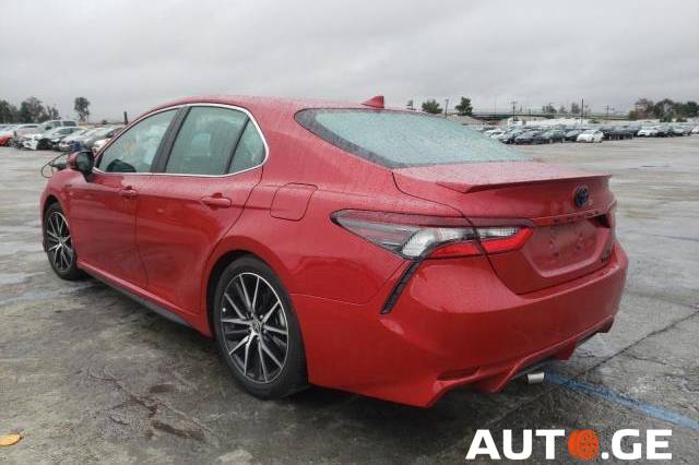 Toyota Camry 2021 — photo 2