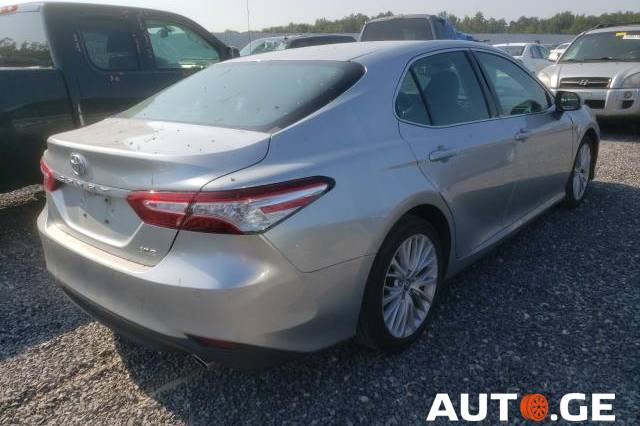 Toyota Camry 2018 — photo 2