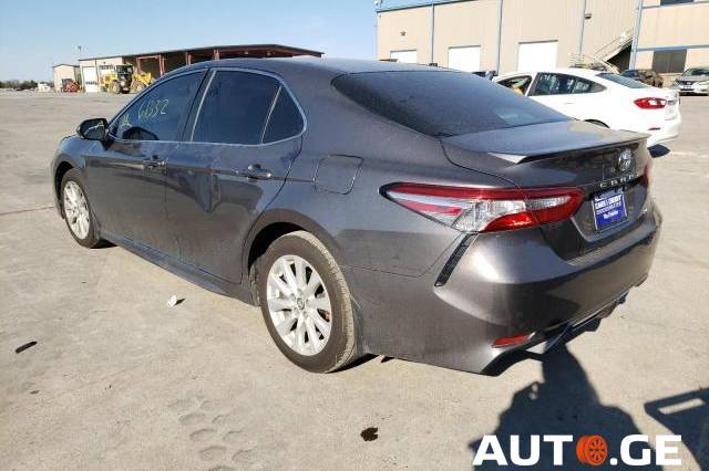 Toyota Camry 2019 — photo 2