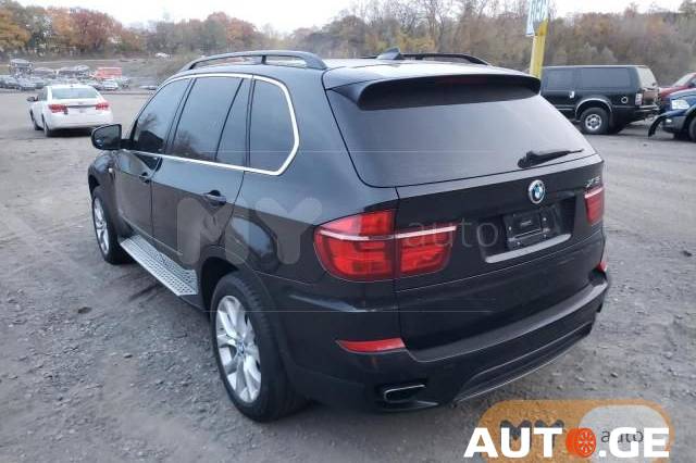 BMW X5 2012 — photo 2