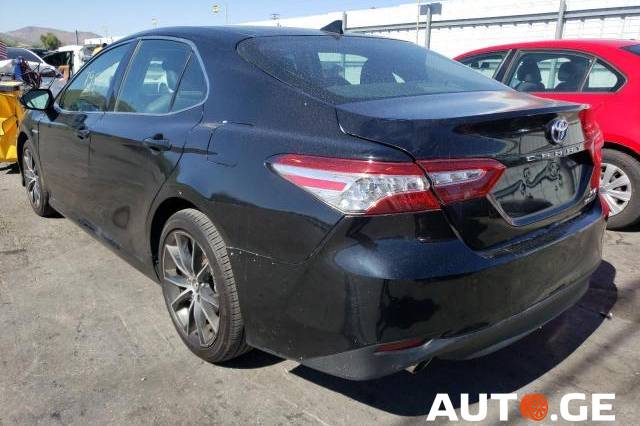 Toyota Camry 2019 — photo 2