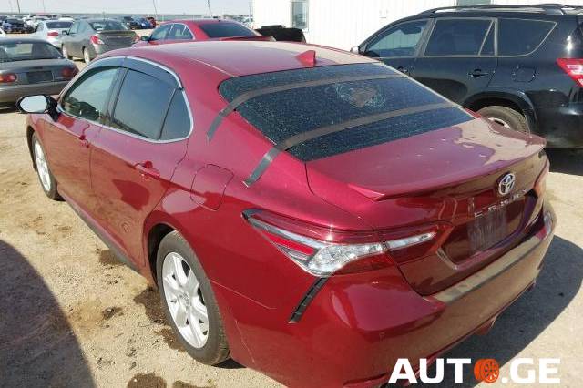 Toyota Camry 2018 — photo 2