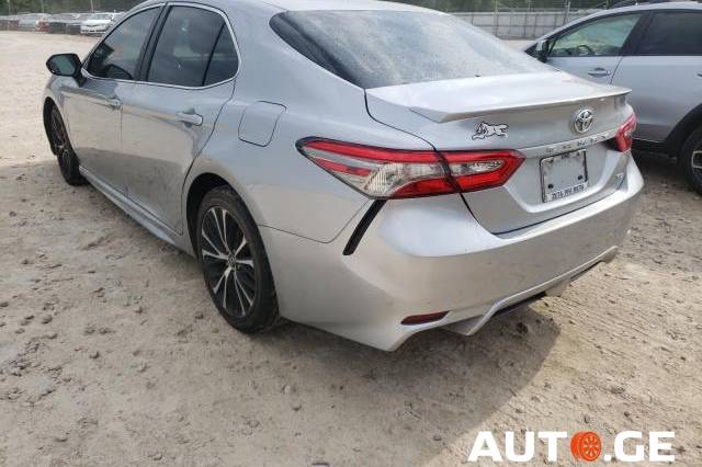 Toyota Camry 2018 — photo 2