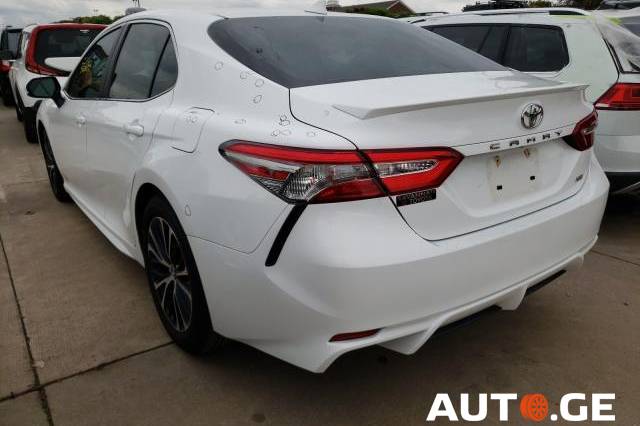Toyota Camry 2019 — photo 2