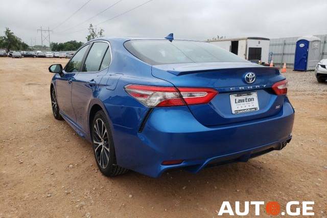 Toyota Camry 2019 — photo 2