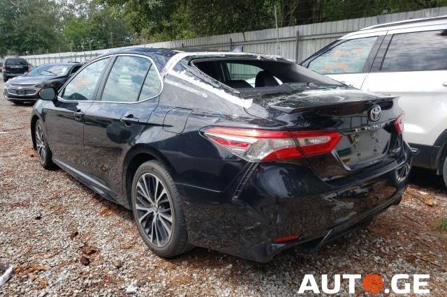 Toyota Camry 2019 — photo 2
